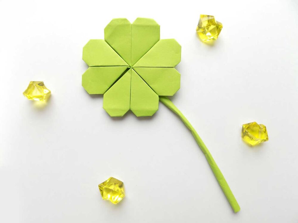 How to Make an Origami Four Leaf Clover: 15 Steps